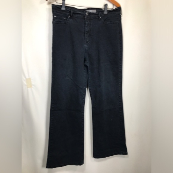 a Levis 511 Black Jeans Womens 14 S Perfectly Slimming Bootcut Stretch - Picture 1 of 8